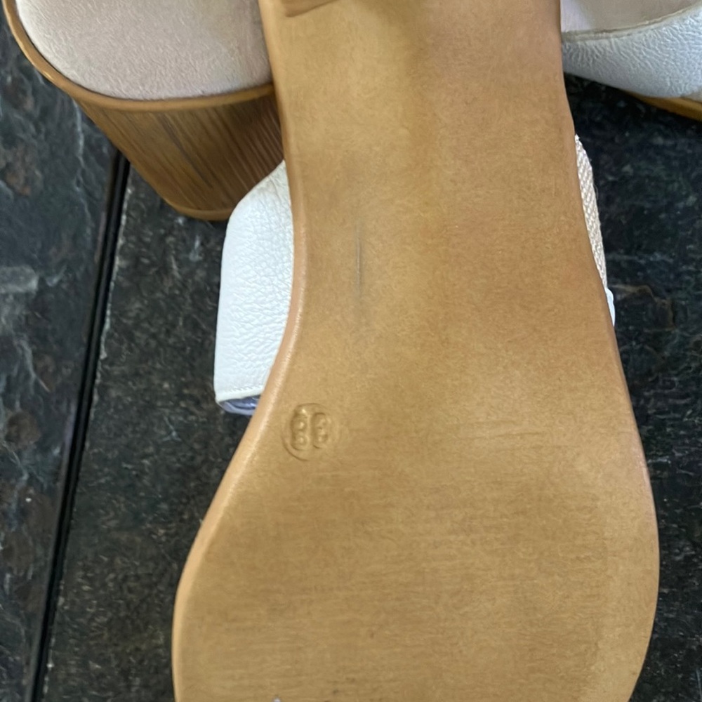 Onex‎ Women's White and Tan Sandals size 8 like new - Picture 6 of 6